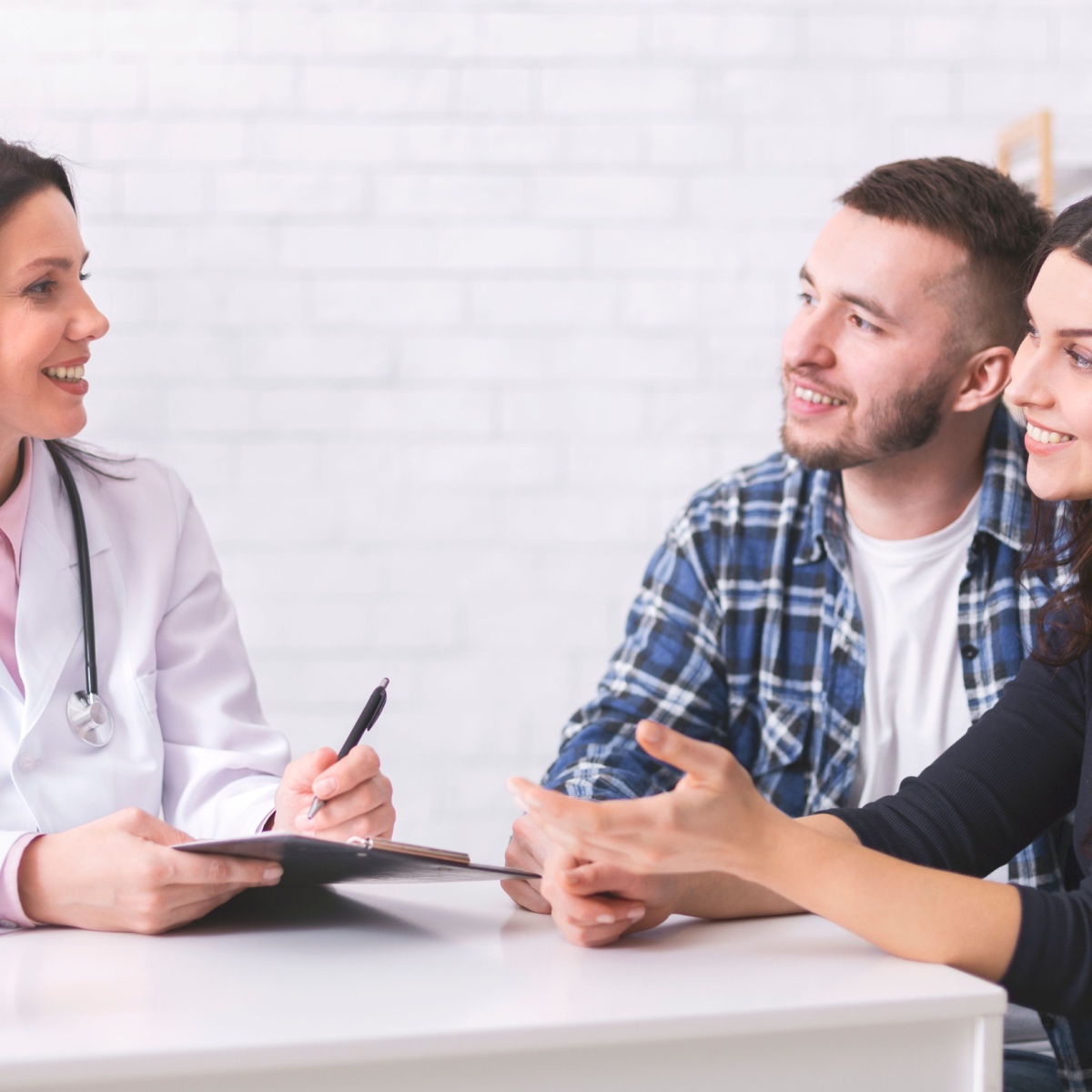 A couple talking to a the Woodlands IVF specialist